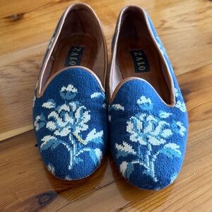 Zalo Women's Blue and White Floral Loafers